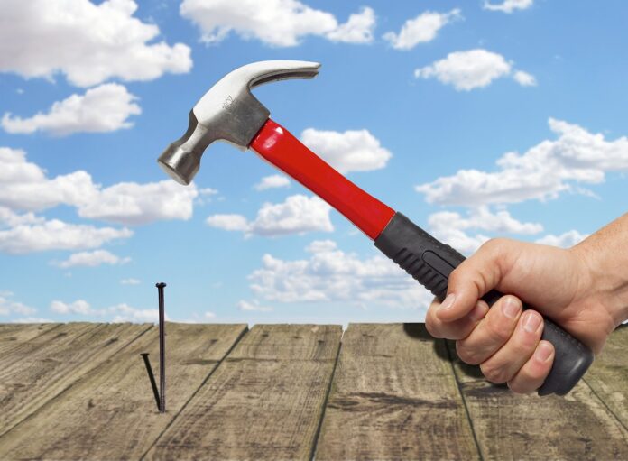 hammer-5318123_1280